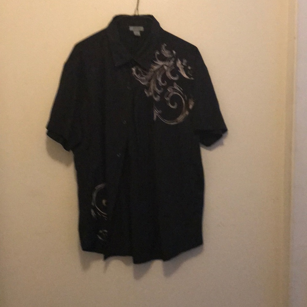 A men black and cream shirt